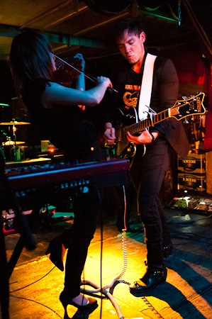 [ The Airborne Toxic Event, 22/02/2011 @ White Trash Fast Food, Berlin (D) ]