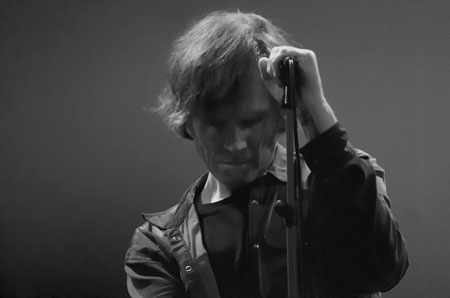 [ Mark Lanegan as Tom Waits lookalike ]