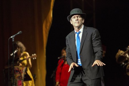 [ Hugh Laurie, Dom sportova ]