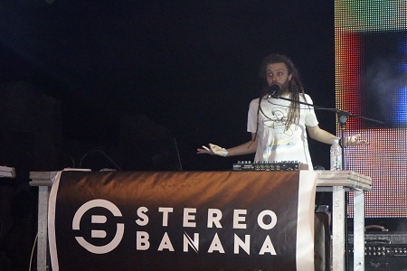 [ Stereo Banana ]