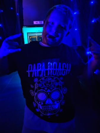 [ novi papa roach fan ]