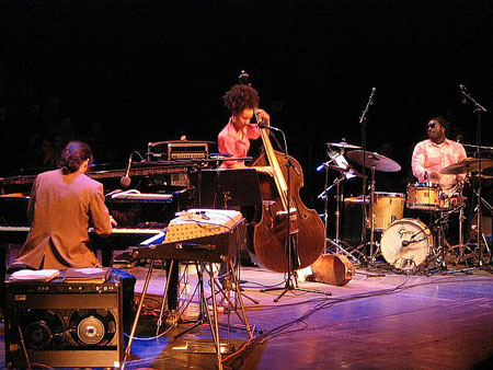 [ Esperanza Spalding trio @ Jazzarella, Zagreb, 22.3.2007. ]