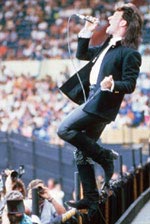 [ Bono (U2) na Live Aid-u ]